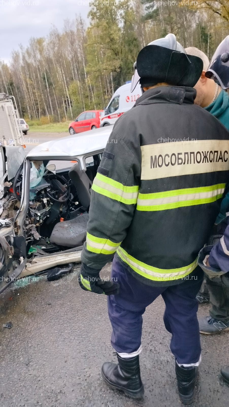 Легковушка с тремя людьми попала в страшную аварию на трассе «Крым» под  Чеховом