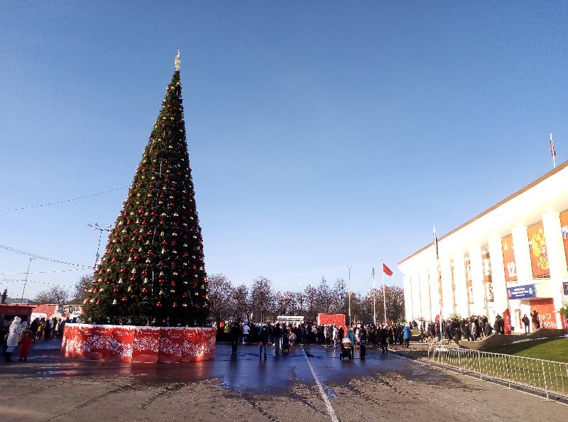 Каток чехов. Каток в Чехове у администрации. Каток на Советской площади Чехов. Площадь каток Чехов. Каток в городе Чехов.