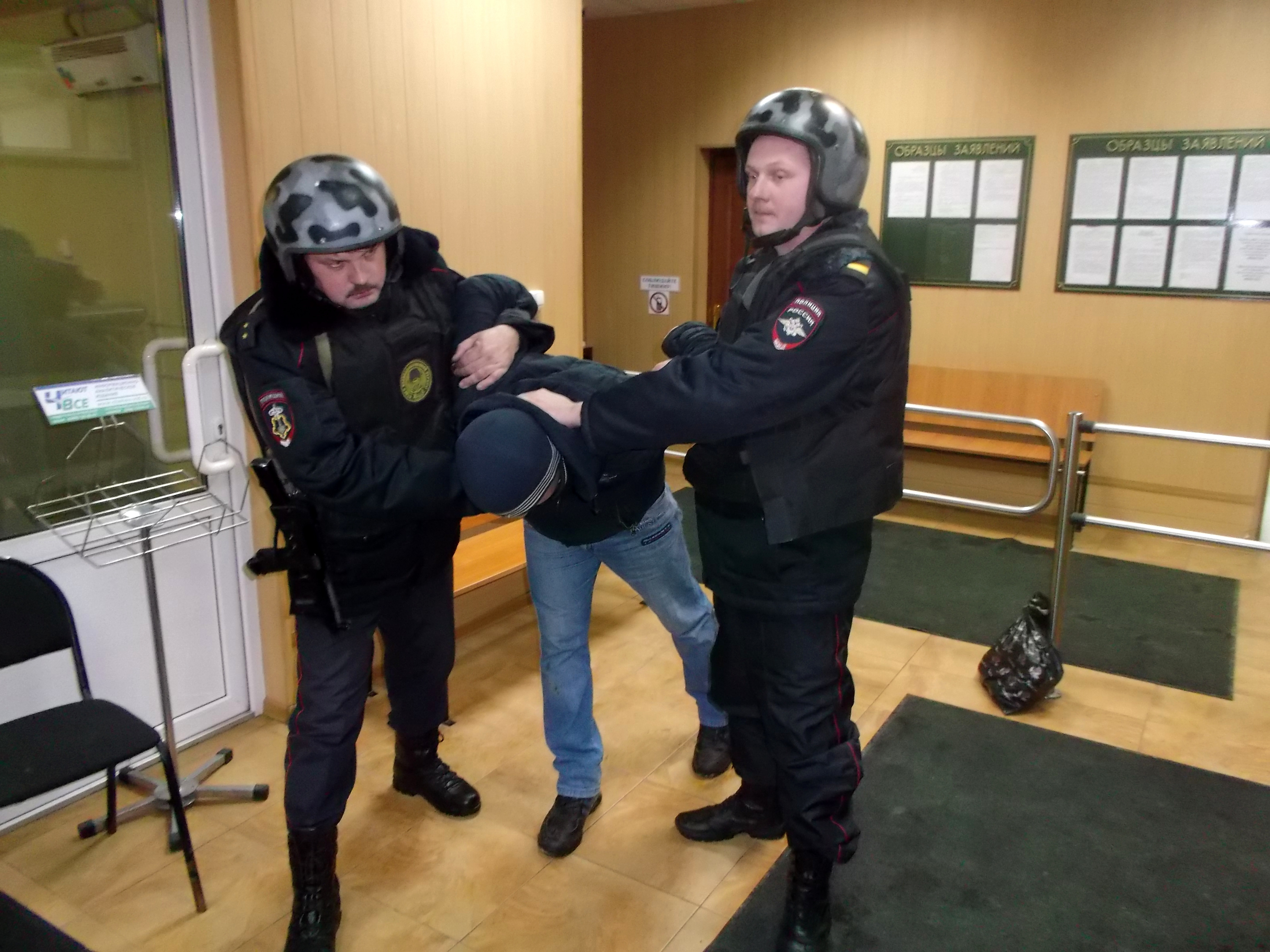 Сотрудники Росгвардии задержали в Чехове ранее судимого за попытку убийства Сотрудники Росгвардии задержали в Чехове ранее судимого за попытку убийства