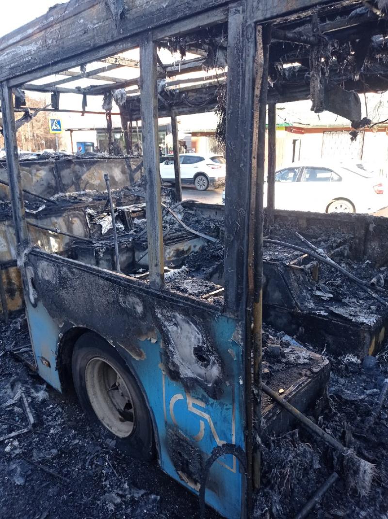 Озеры болотово. Сгорел автобус ЛИАЗ. Сгорел автобус сегодня.