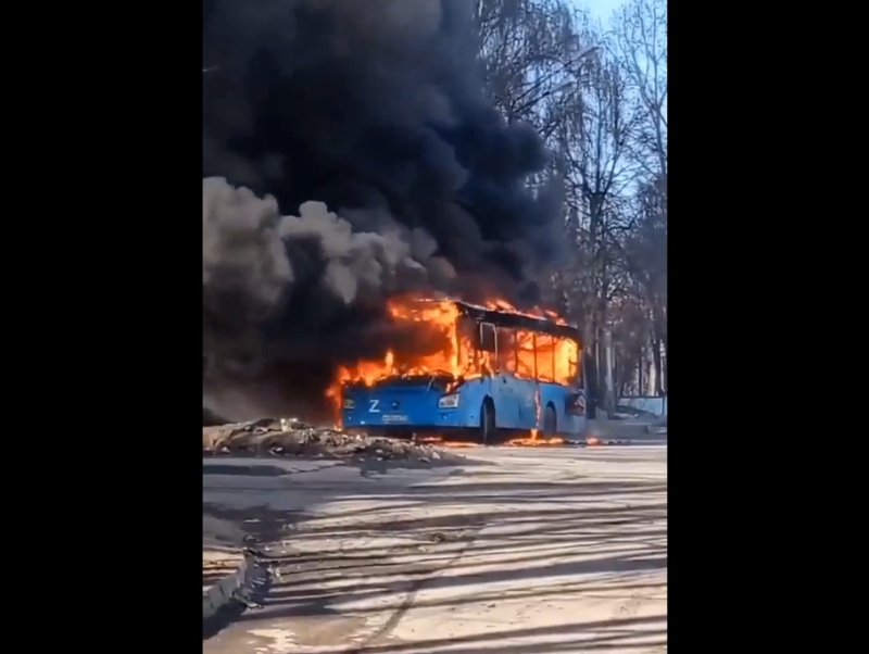 Озеры болотово. Сгорел автобус ЛИАЗ. Сгорели автобусы в Подмосковье. ЛИАЗ 5292 сгорел.