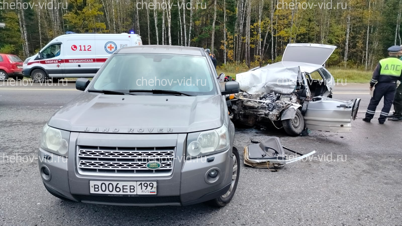 Легковушка с тремя людьми попала в страшную аварию на трассе «Крым» под  Чеховом