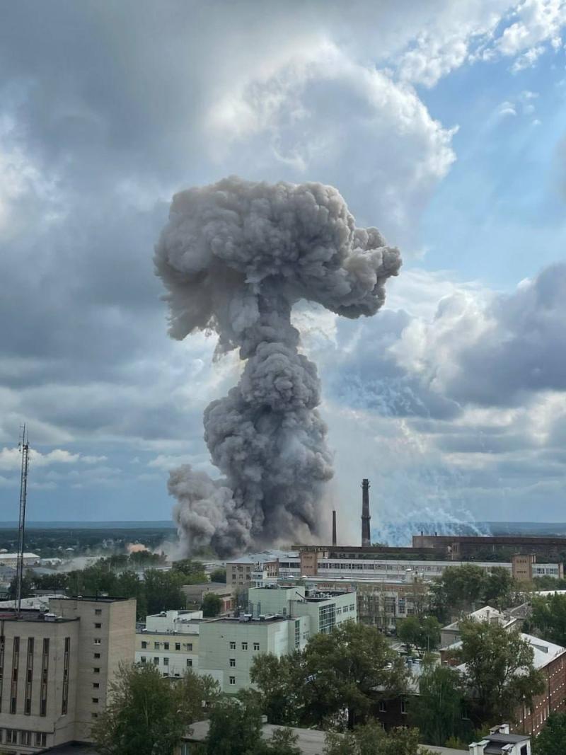 Мощный взрыв прогремел на заводе рядом с жилыми домами в Московской области  | 09.08.2023 | Чехов - БезФормата