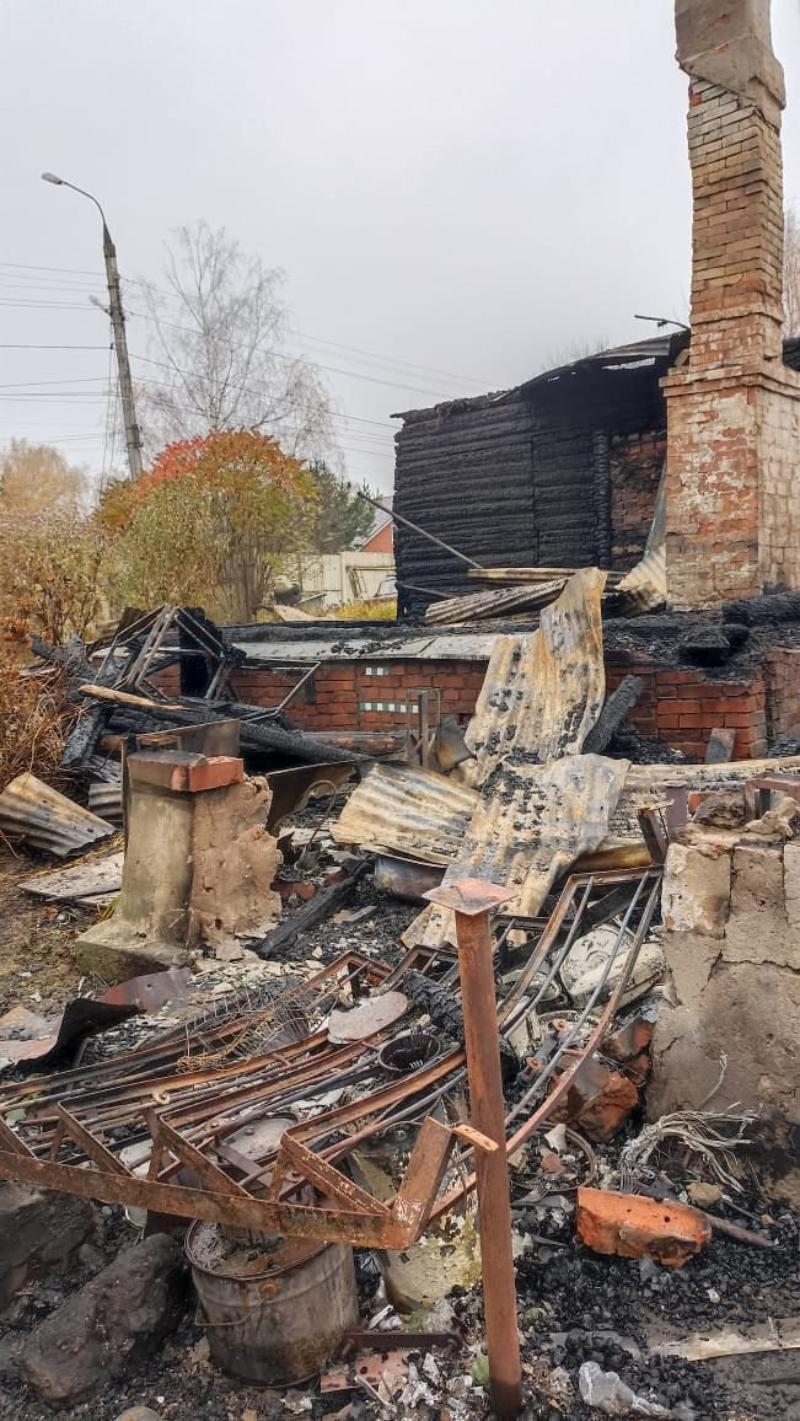 Пожар в Чеховском округе уничтожил три дома и оставил на улице пять семей |  23.10.2022 | Чехов - БезФормата